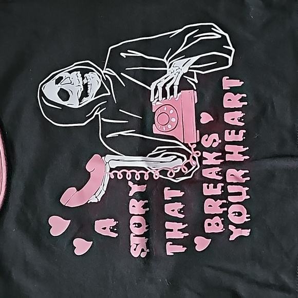 Romwe 'A Story that Breaks Your Heart' Crop Top - Picture 2 of 5